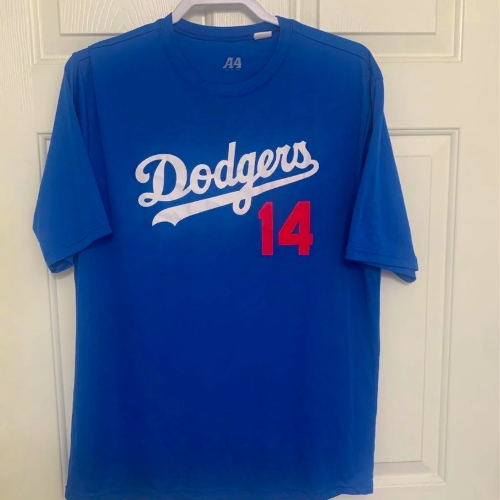 ❌SOLDonⓂ️ ❌Los Angeles Dodgers Collectible T-Shirt #14